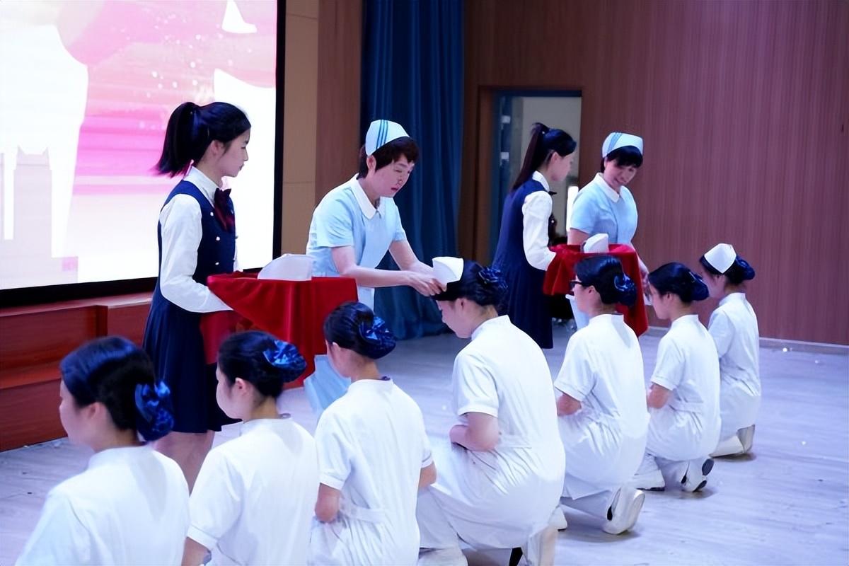 年年感悟年年新,绍兴护士学校举行护士节系列活动