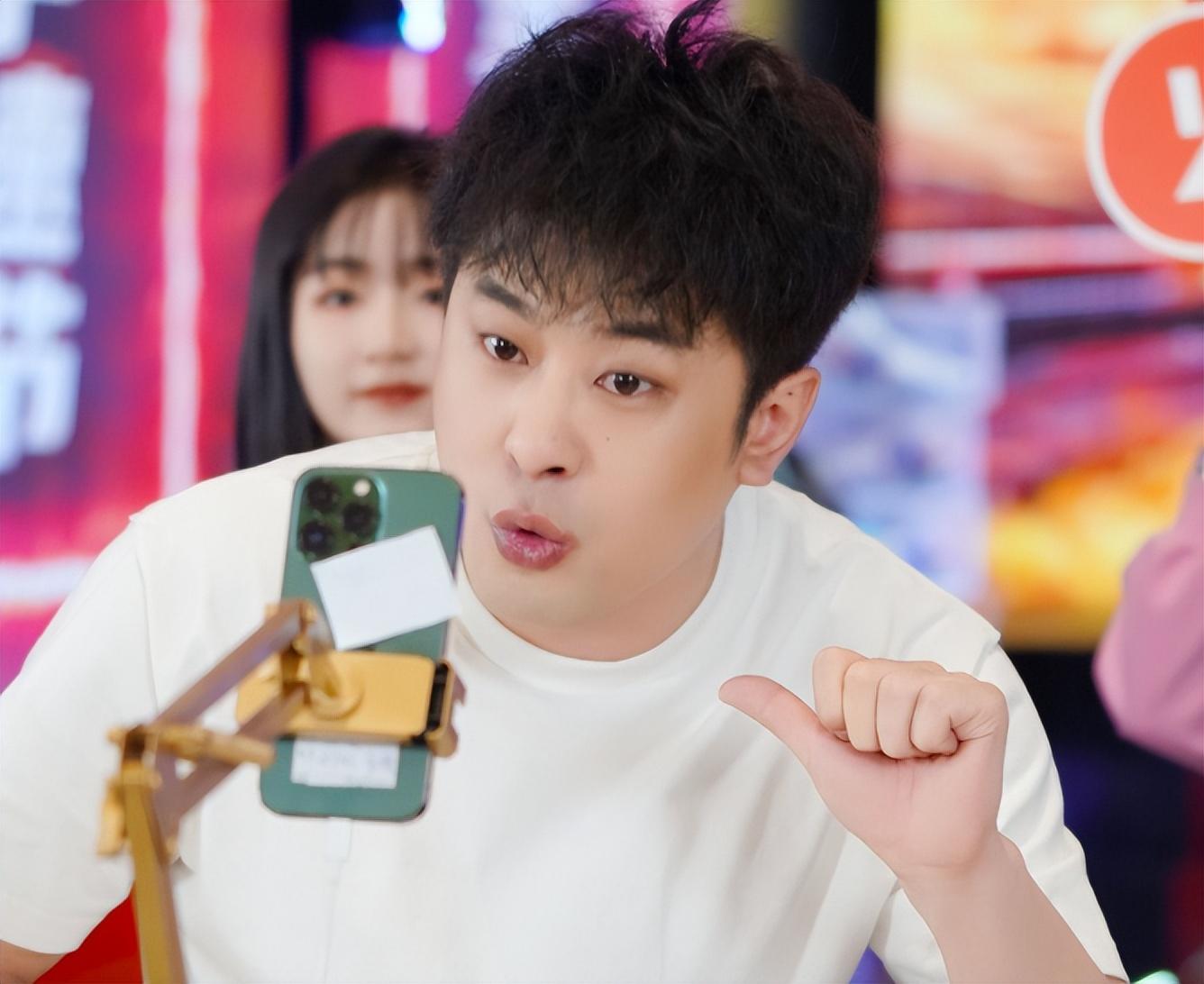 辛巴徒弟赵梦澈,手握猛料开撕太原老葛,反遭众情感主播"围攻"