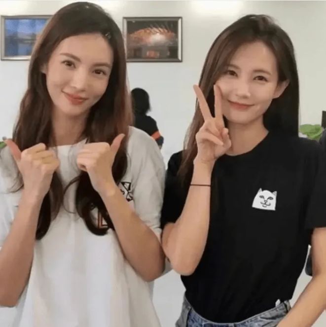 金晨迎来32岁生日,与李一桐同游环球影城,路人视角状态获夸赞