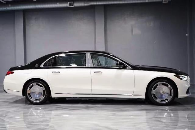 豪华气息更浓郁!全新迈巴赫s级实拍,双色车身 四驱,威猛又霸气