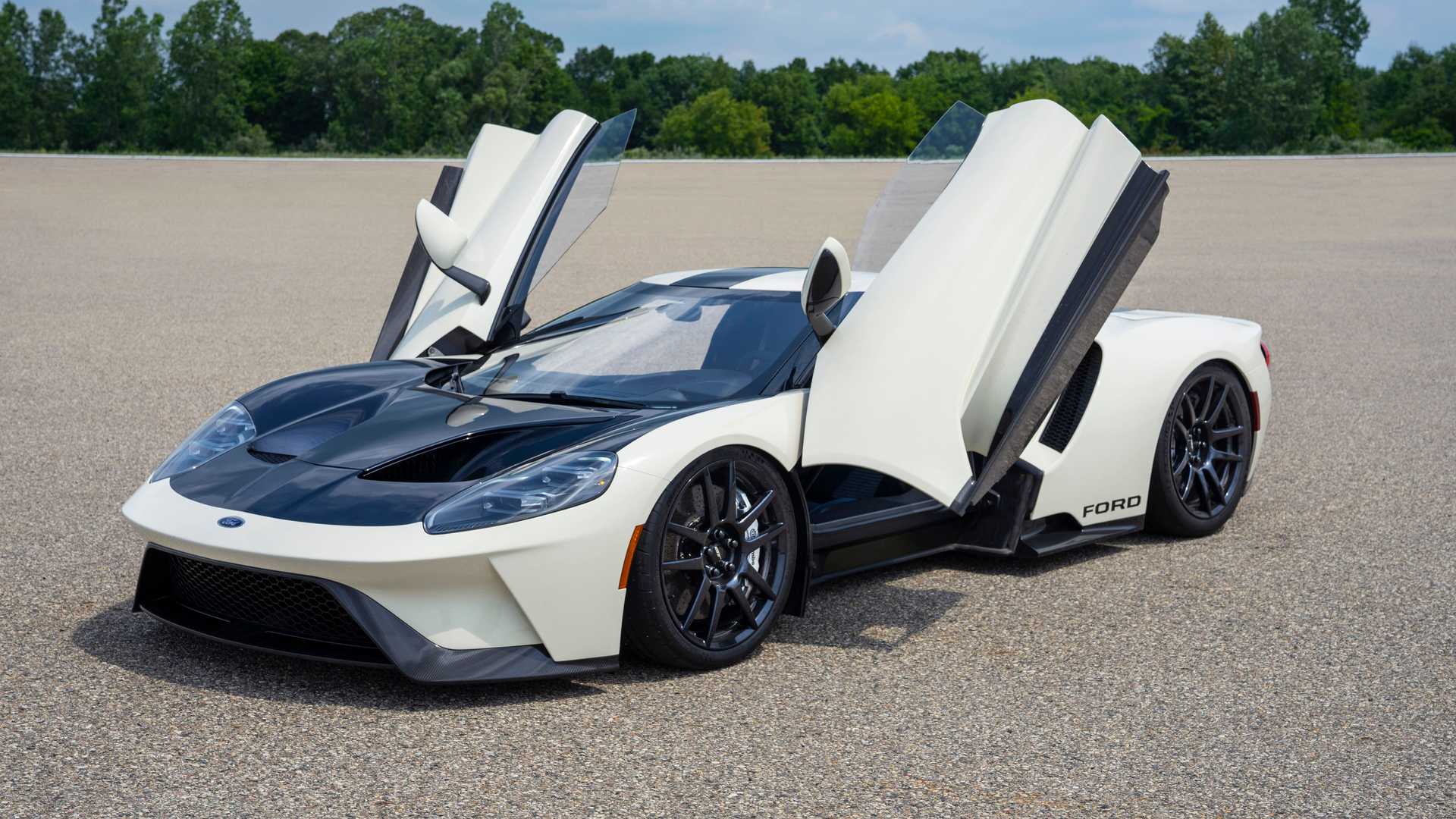 2022款福特gt传承版实车首次亮相,或搭载700马力7.3升v8发动机