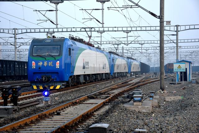国家能源集团包神铁路智能驾驶万吨列车走行破40万公里