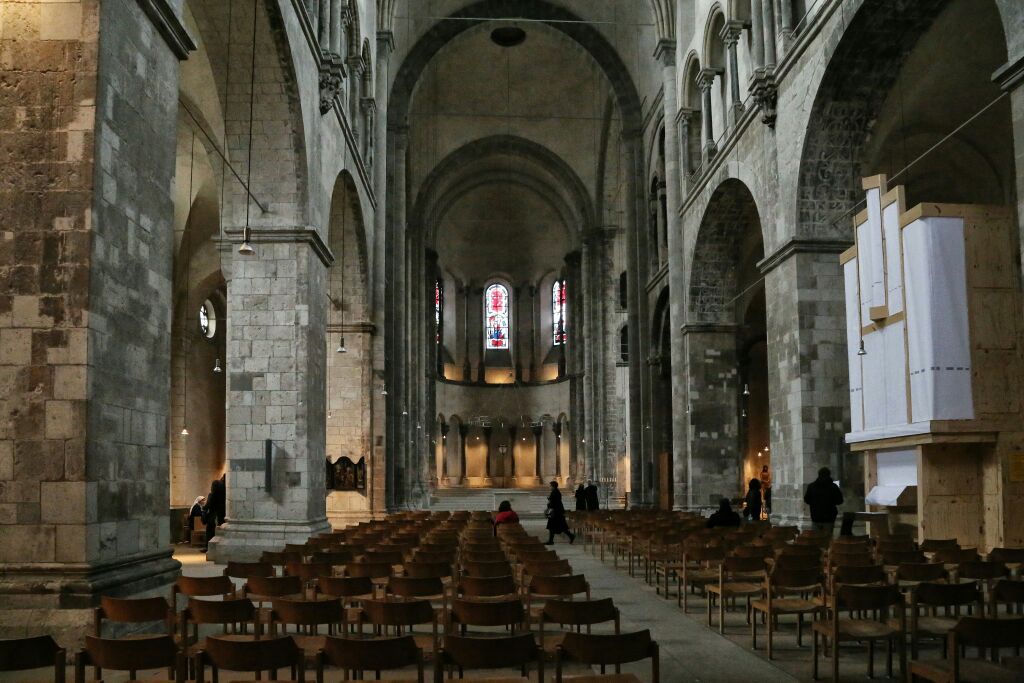 圣所庇护权的衰落,都铎王朝对圣所庇护权的限制和改革是怎样的?