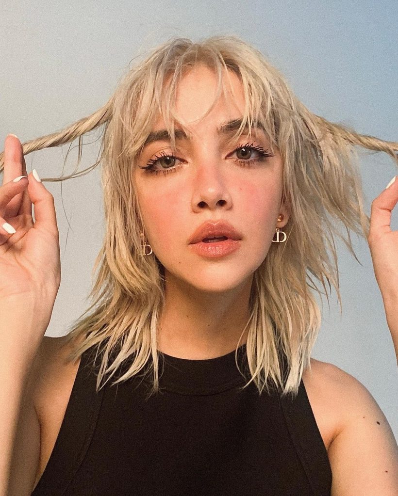 sara legge 调整她的新造型,美丽而不同寻常