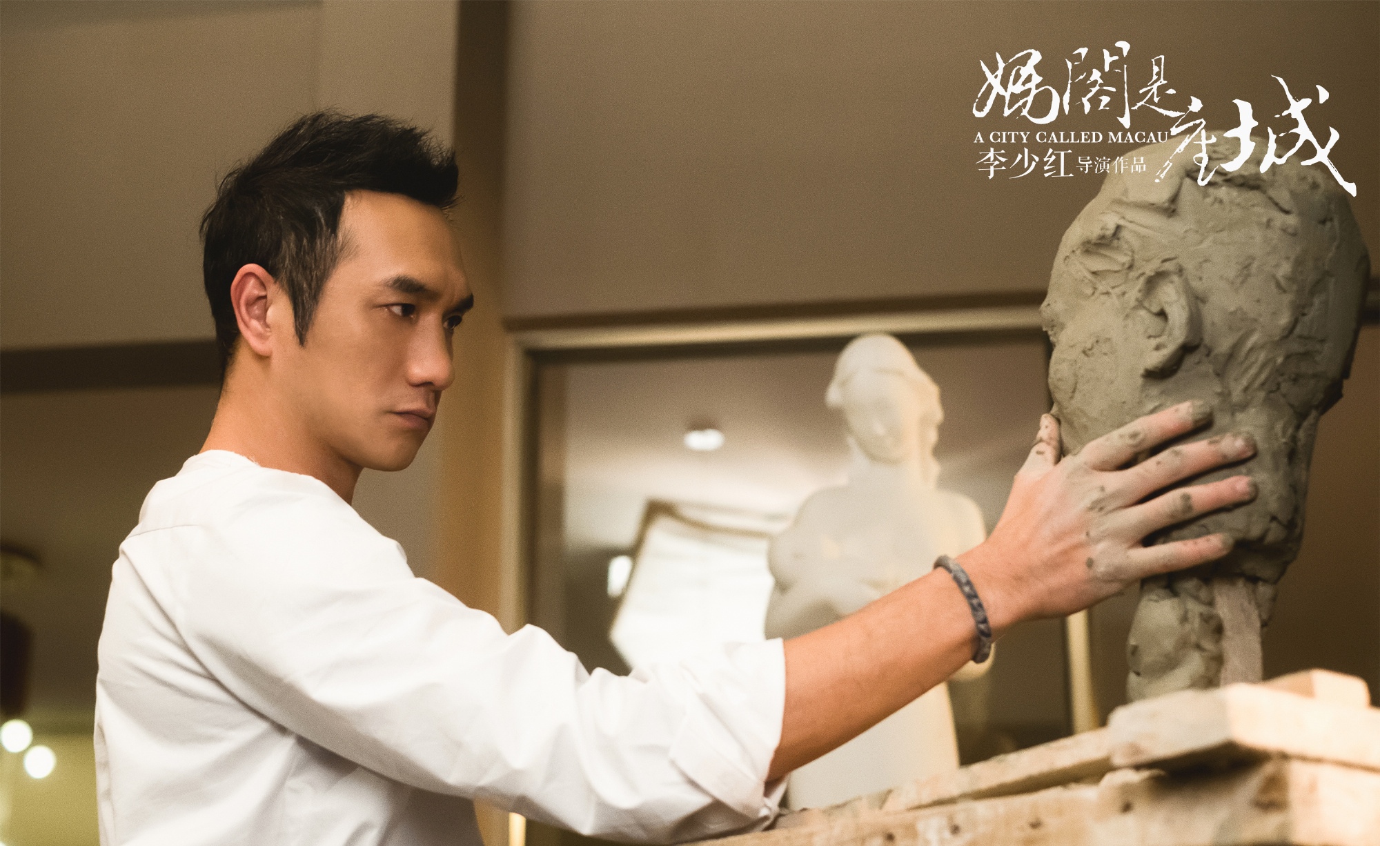 严歌苓《妈阁是座城》:一个女叠码仔和三个赌徒之间的爱恨情仇