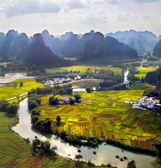 明仕田园风景区简介,揭秘明仕田园:桂南喀斯特地貌的山川仙境!