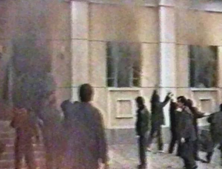 1994年克拉玛依友谊馆大火:325人丧生火海,市领导被判四年半