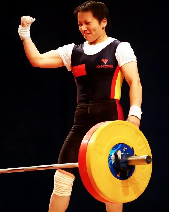 杨霞:举重奥运会冠军,决赛前被台湾老乡要求作弊,26岁选择退役