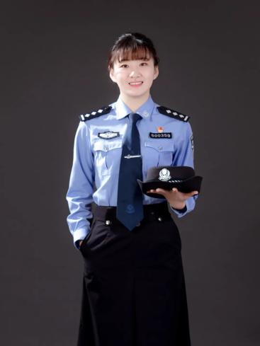 中国女警察裙装图片