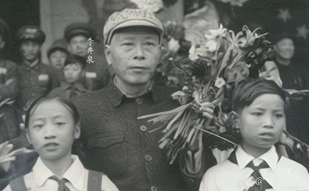 李井泉病逝,家属写信给邓公要一个公正的评价,邓公亲批5个字