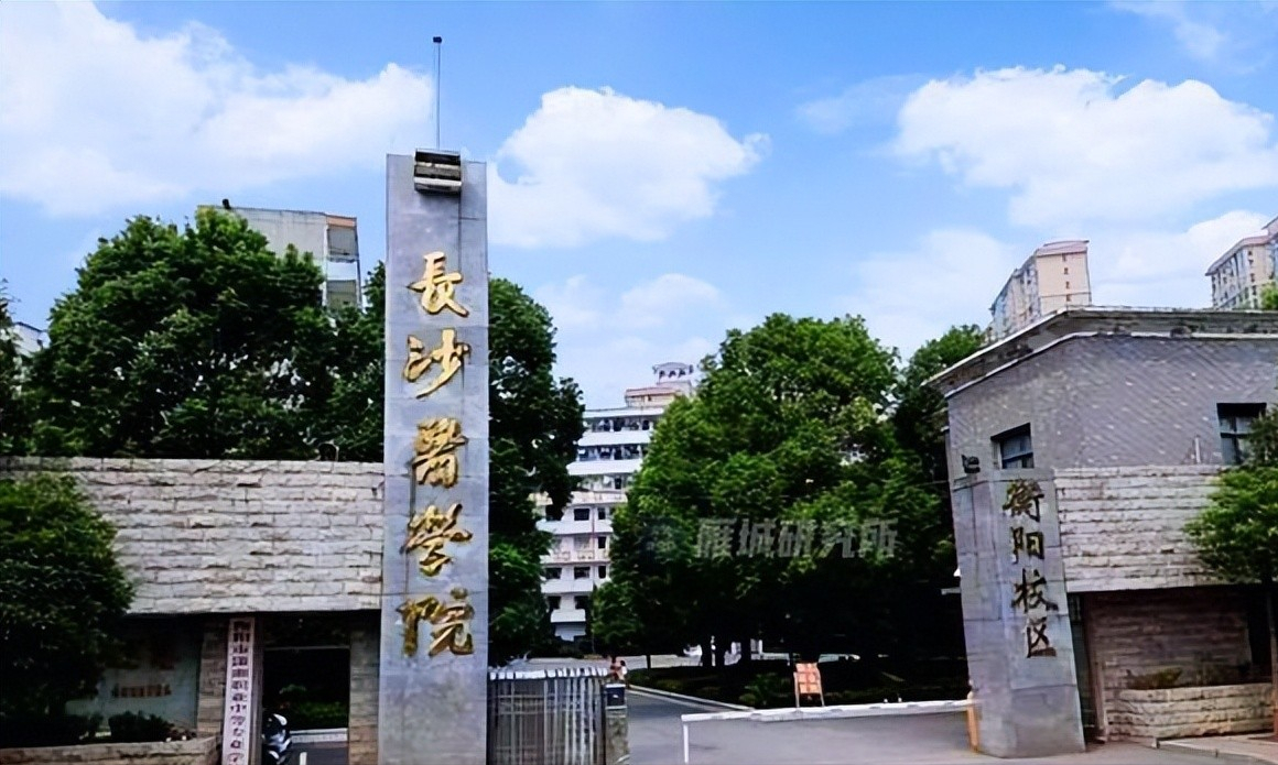 海南赤脚中医黄海涛:行医10年救无数癌症患者,因无证行医被停诊