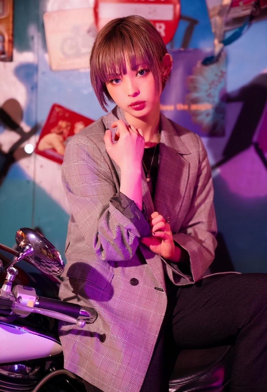 人独自抚养,也是需要很大压力的,最上摩卡表示怀孕后按自己的节奏工作