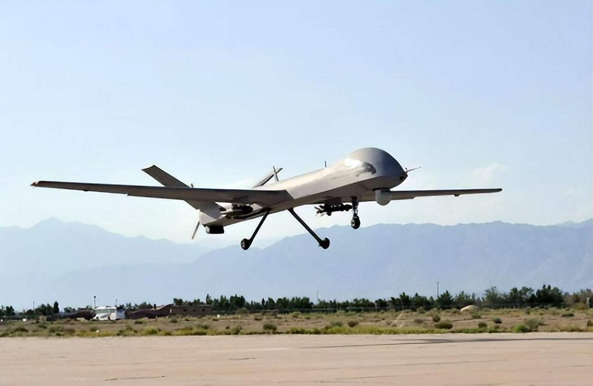 翼龙3型大型武装无人机具备可以进行全空域的侦查,智能融合处理,精确