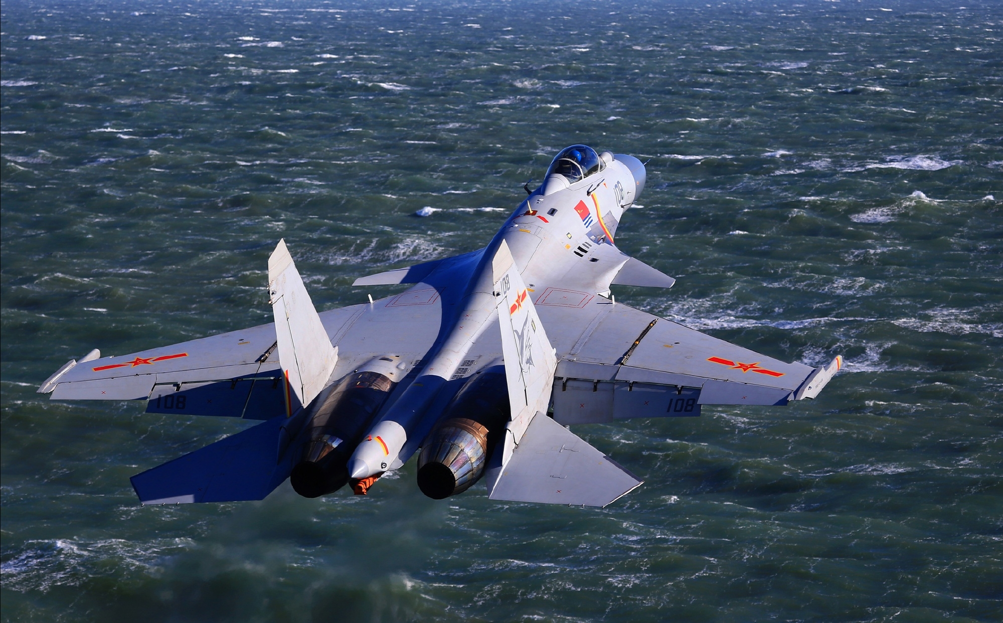 解放军3分钟便可抵台?歼-15低空贴海飞行,台退役中将发现不对劲