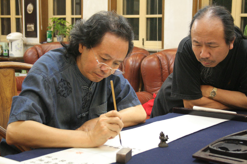 刘正成与一位书法爱好者的书友圈,为何叫"国际书法家协会"?