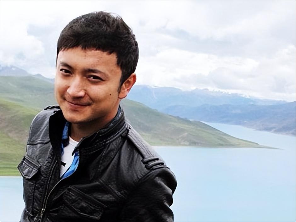 回顾主持人尼格买提近况曝光满脸胡须双眼通红发生了什么