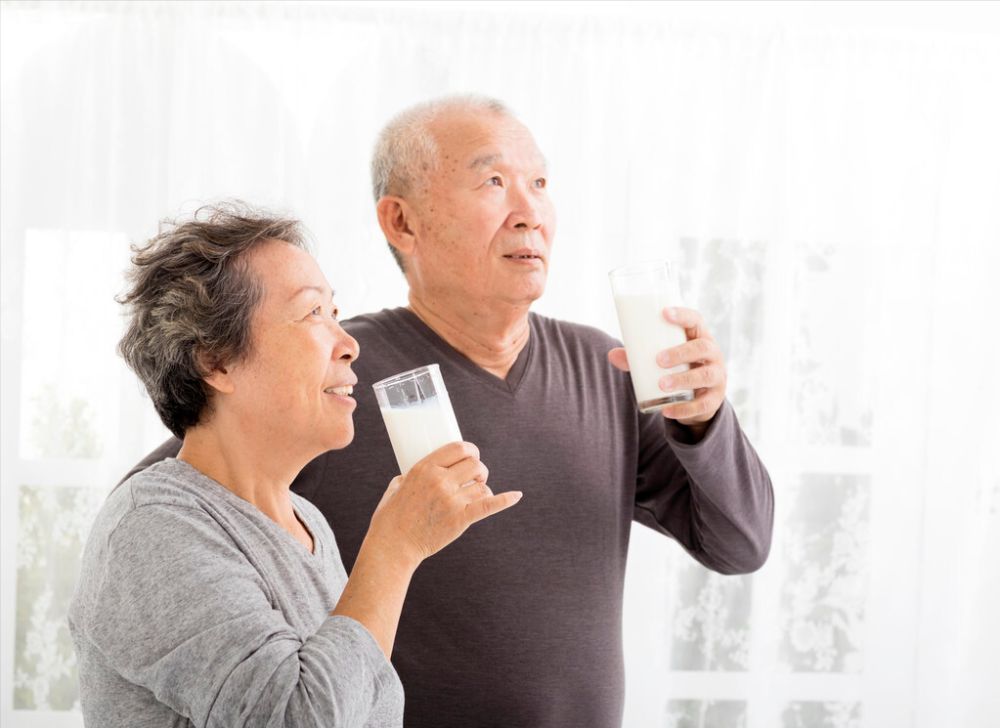老人不喝牛奶与喝牛奶,差别真的很大吗?一文对比差异,不妨细看