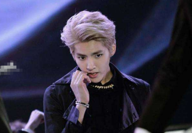 终于见识到吴亦凡"巅峰",染回韩国时期的金发,还是当年的欧巴