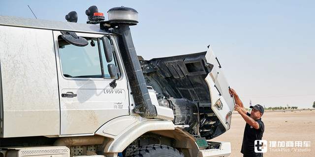 中东土豪最爱,比乌尼莫克还能越野!奔驰新一代zetros卡车实拍