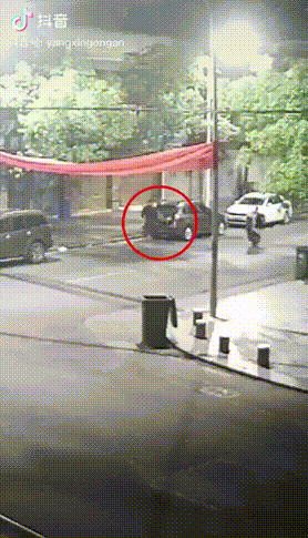|山东邹平路边店主勇出手，制服持刀行凶男子！一查，他的身份果然不一般