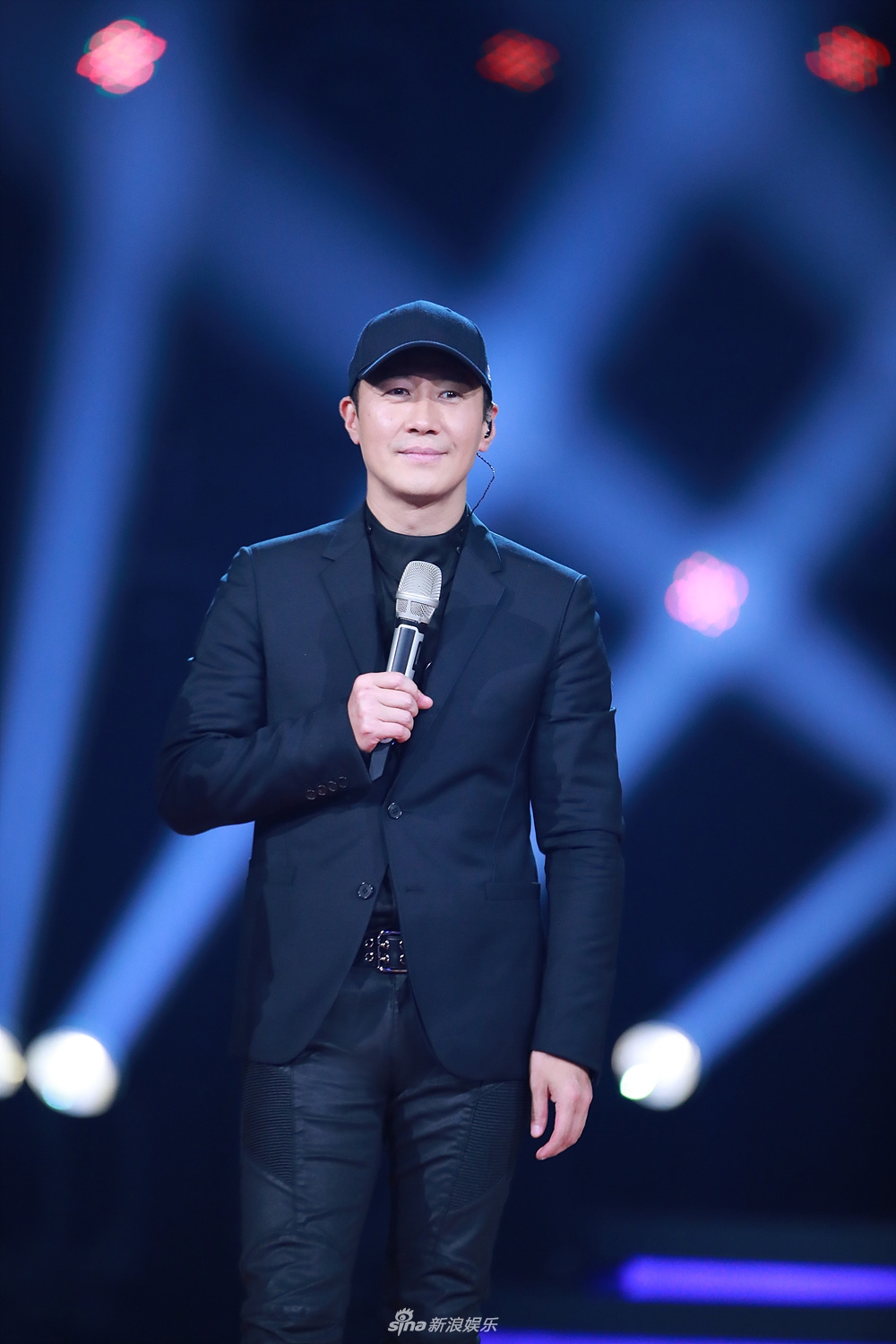 黎明拿行动证明人品,救助众多小儿麻痹患者,却因唱歌跑调被嘲笑