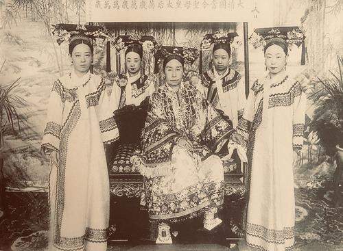 李莲英通吃慈禧和光绪,他有什么能力?夹着尾巴做人,万事不出头