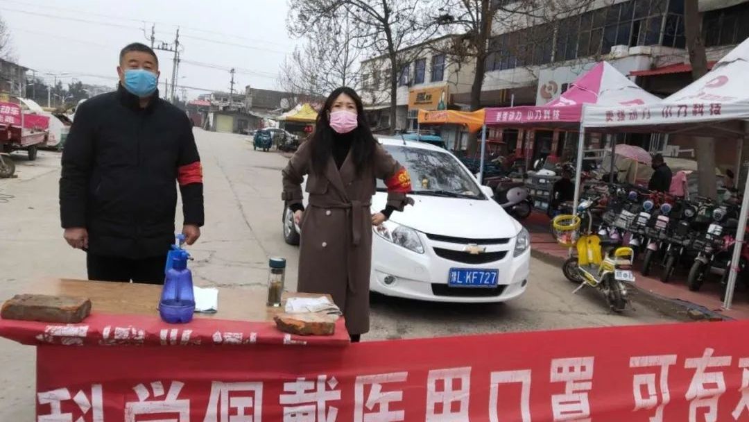 临颍:大墓罗村娜姐带领村民们跳健身舞,从几个人发展到100多人