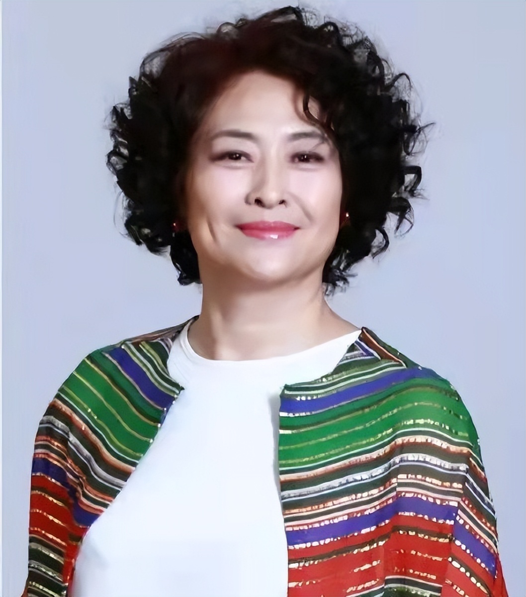 "国民岳母"许娣:与老公是同学,恩爱40多年,挣的钱全给他