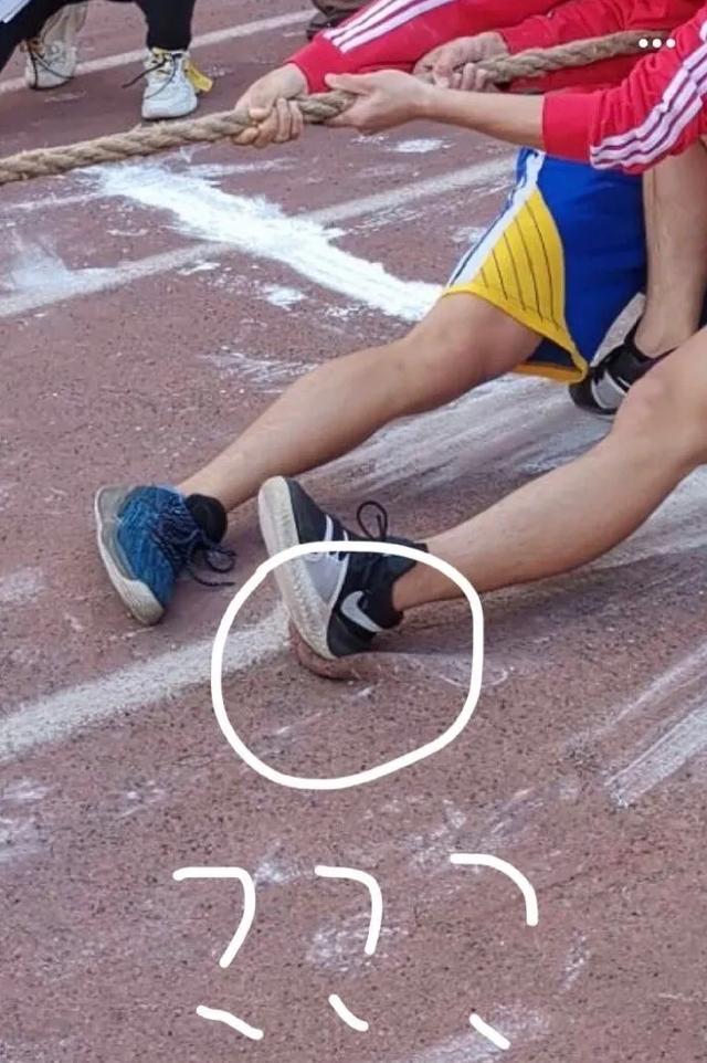 大学高校搞笑合集|好家伙,湖南高校表情包拔河比赛?