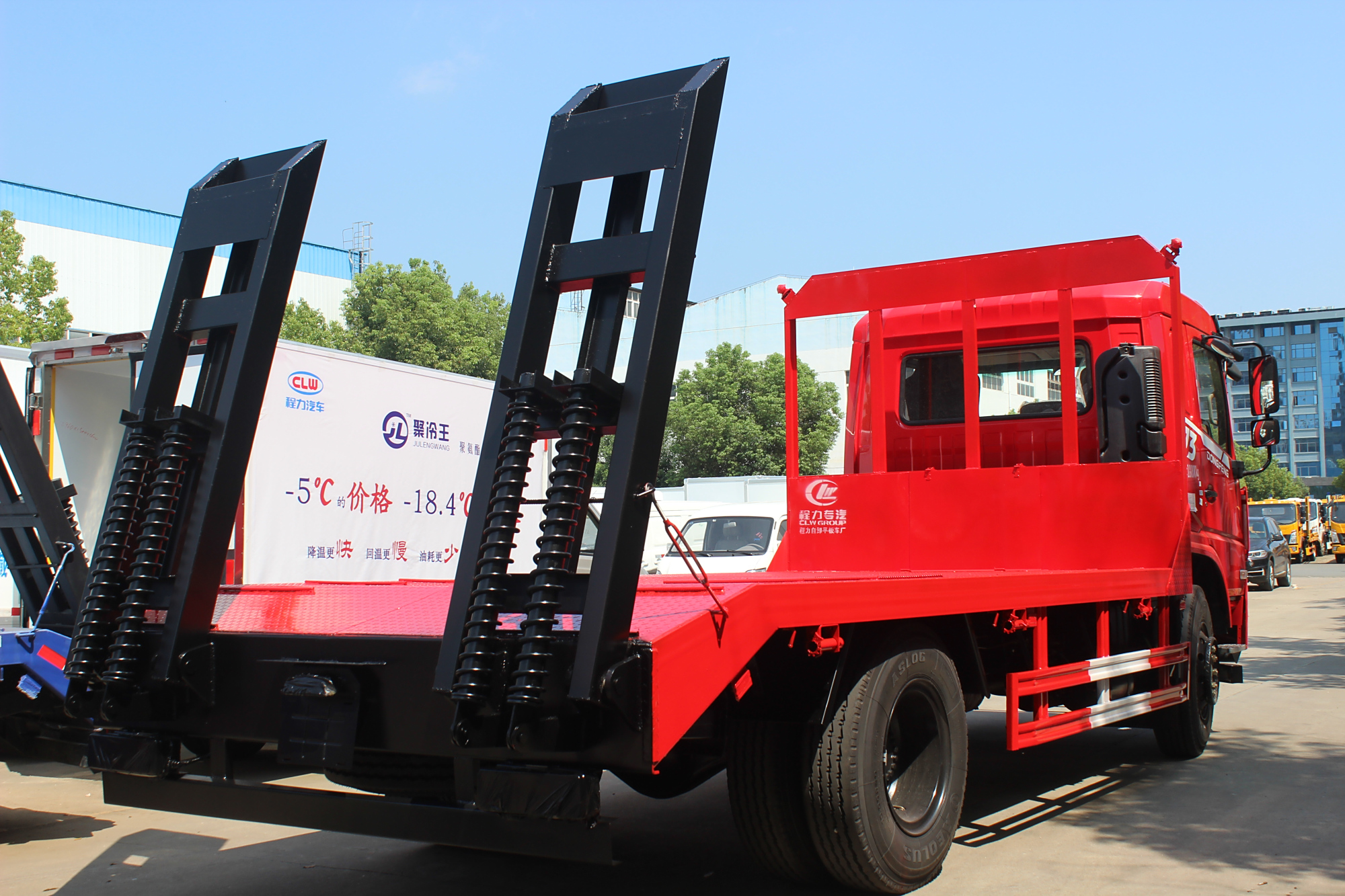 单桥平板运输车可拉12吨东风平板运输车