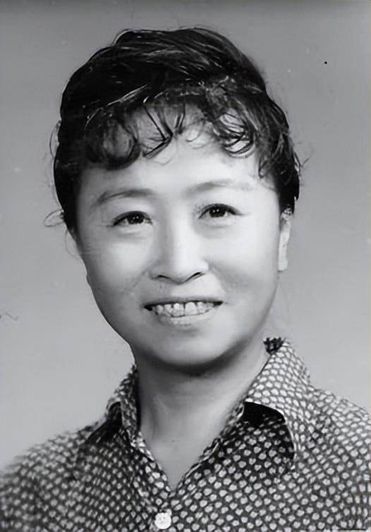 回顾9位老牌演员现状有人欠8000万债破产有人死后葬礼无人办