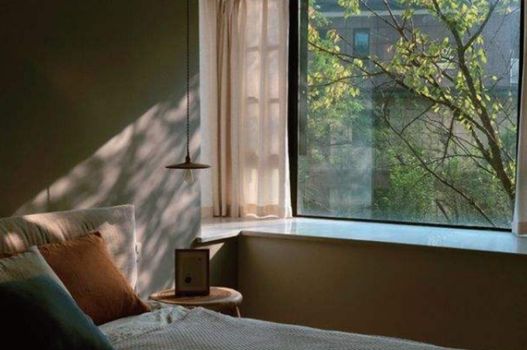 隔着窗户晒太阳有效果吗?窗户需要做防水吗?