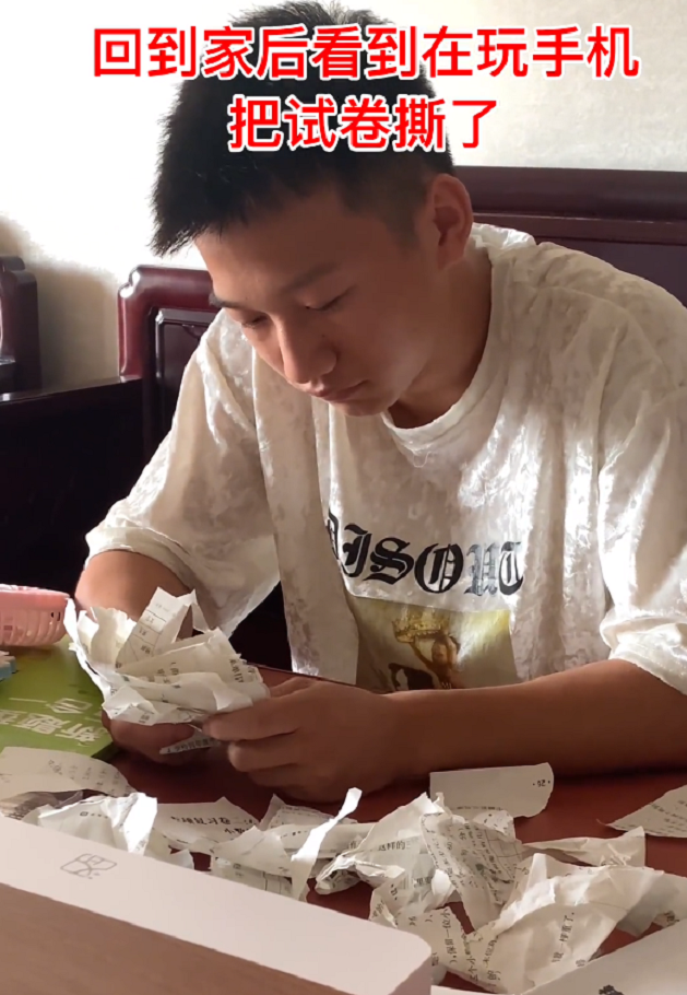 "儿子成绩掉了三名,我撕了他的试卷",男生落泪场面惹人心疼
