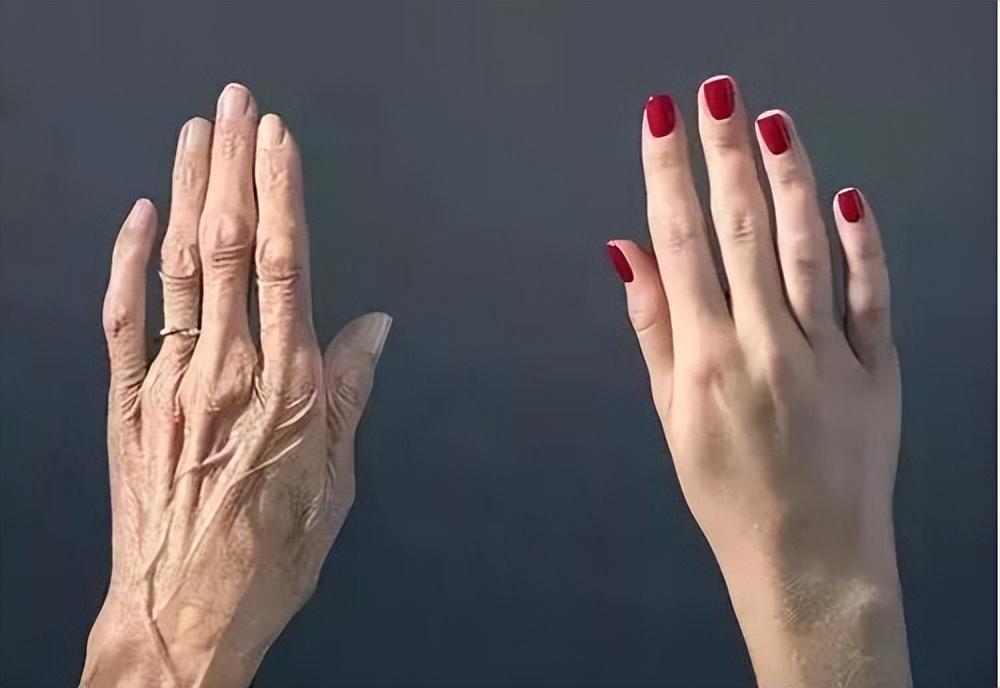 "女明星"只保养了脸没保养手,手上的皱纹"出卖"了她们的年龄