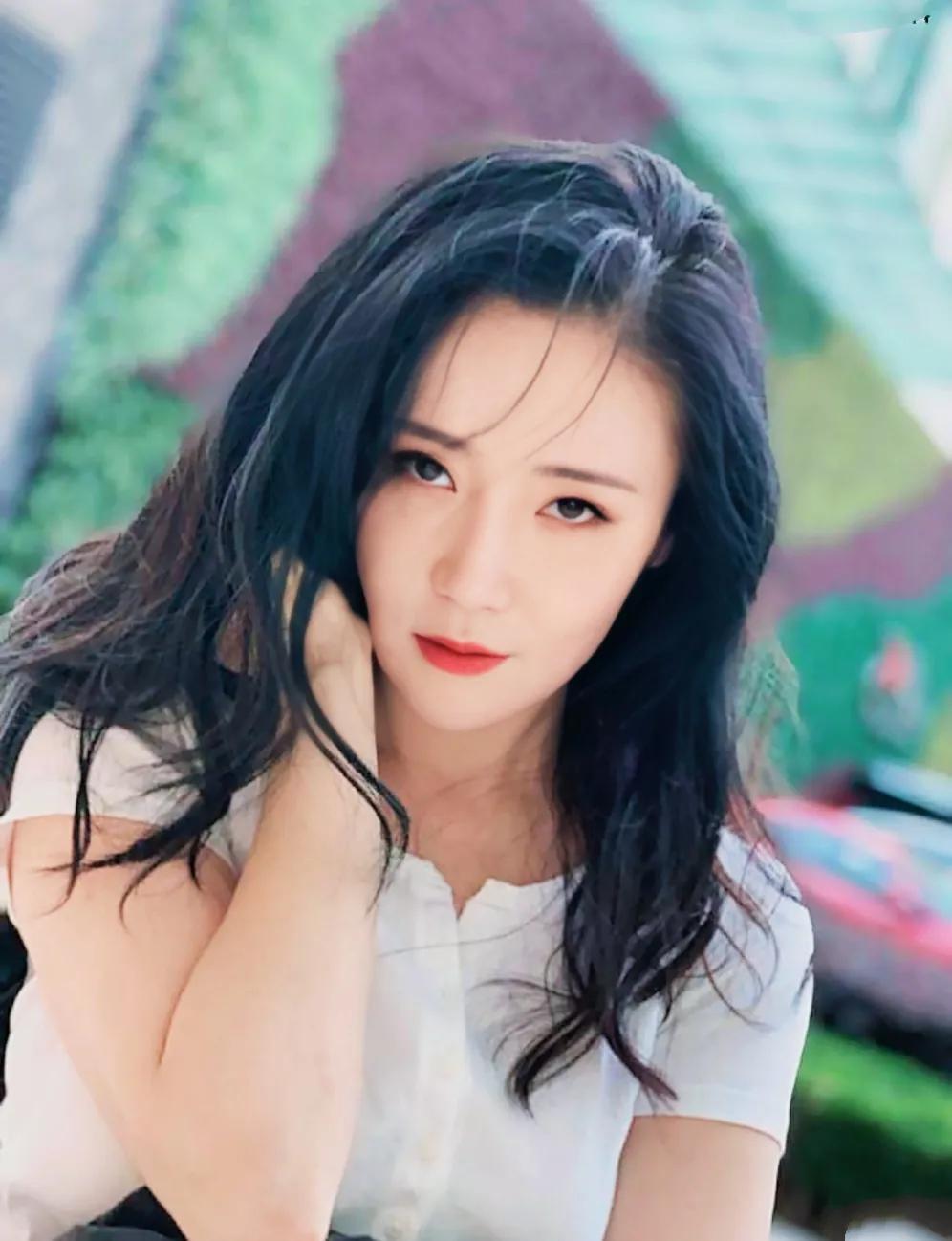 魅力女人:张彤引领时尚界的风采