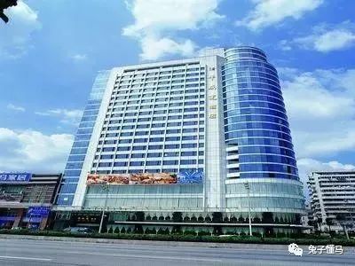 黑老大李振刚倒台:脚踏黑白两道疯狂放贷,人称左手公安右手法院