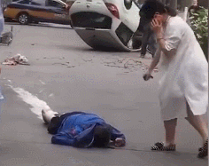 推荐车祸现场5人倒在血泊中，身怀六甲的她冲了上去……你救人的样子真美！