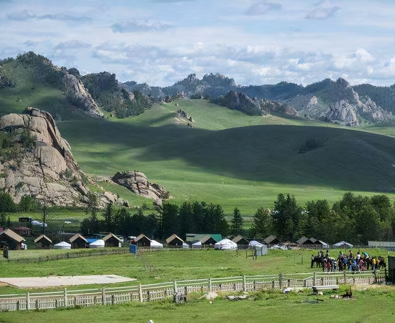 外蒙古独立之后有多少人逃亡内蒙古?我国还有多少外蒙古人的后裔