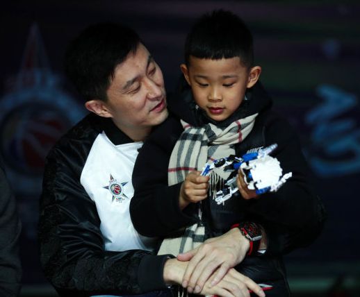 杜锋儿子大赛首秀大跌眼镜,三分命中率10%,曾拒广东执意去首钢