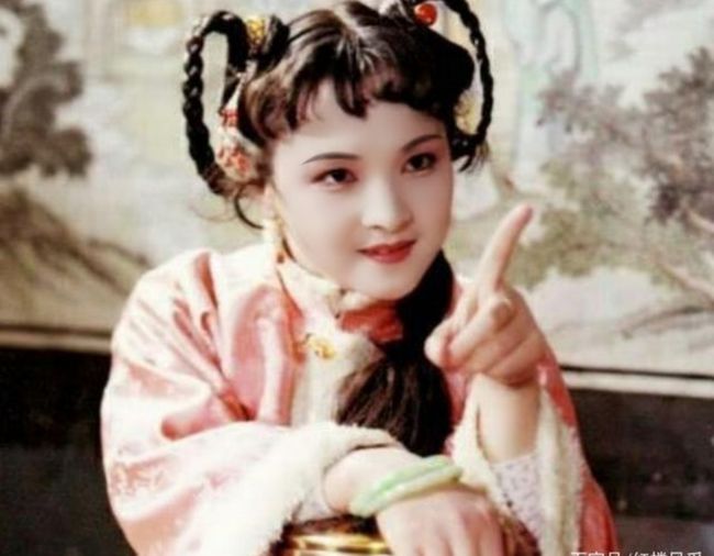 王夫人厌恶干女儿薛宝琴,因为贾母利用宝琴做的四件事羞辱了薛家