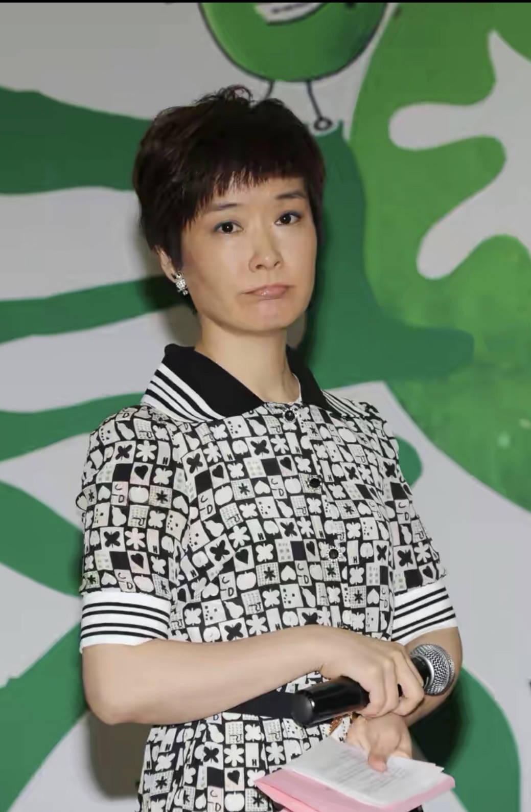 央视主持人王雪纯:53岁仍无子女,选择丁克有苦衷