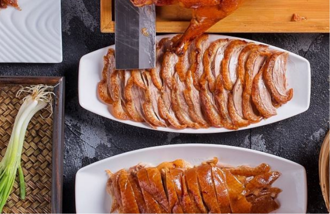 不亚于北京烤鸭的郑州烤鸭,外皮油红酥脆,味道肥美又可口