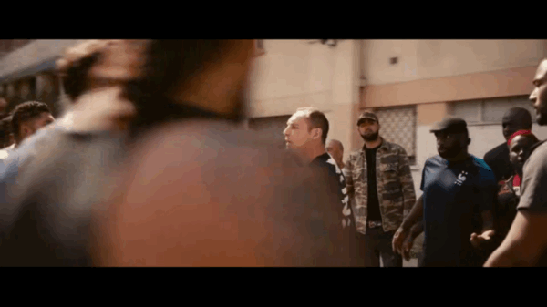 电影《悲惨世界》中对于警察渎职的反抗