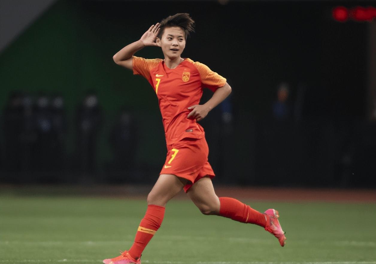 新帅刚接手中国女足就点燃三把火火线提拔唐佳丽弃用娄佳慧