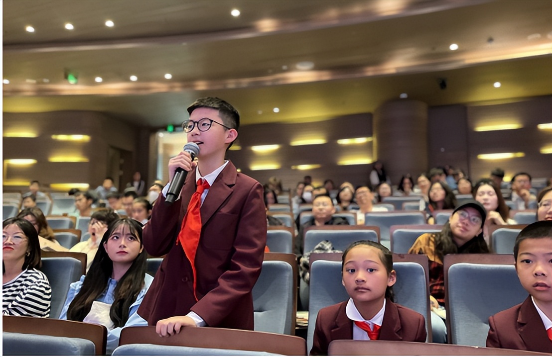 传承弘扬家风家教 成都成华小学学子获赠这套新书