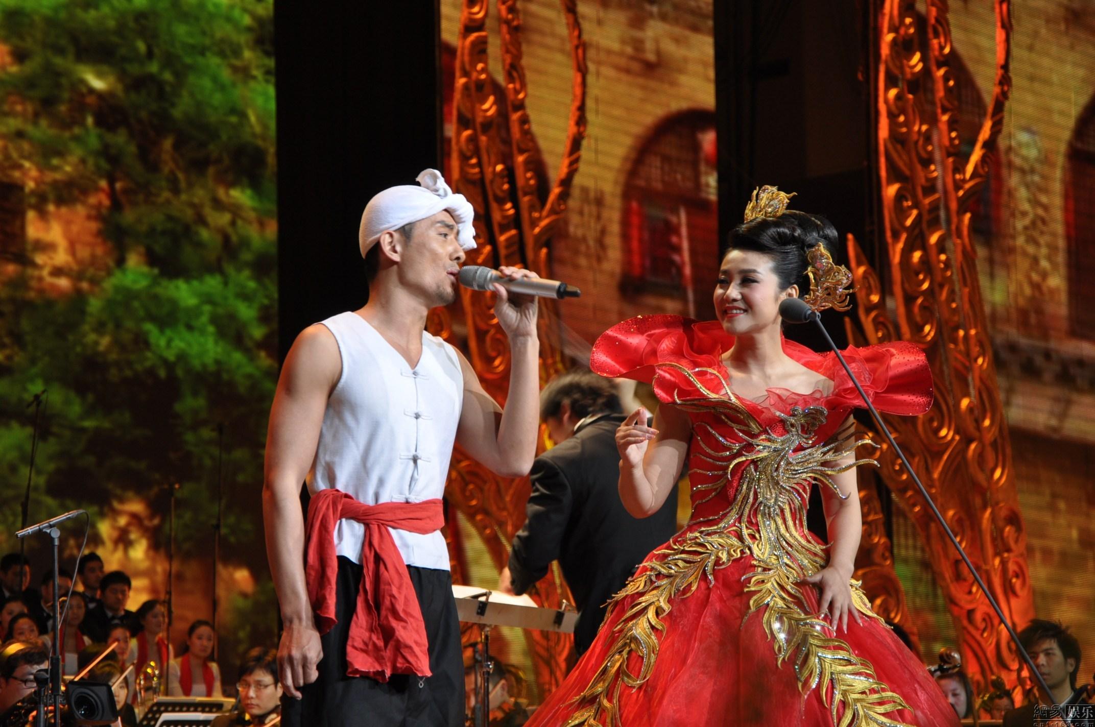 事实证明,现在"装疯卖傻"的草根歌手阿宝,已经活成一个笑话了