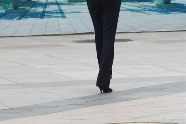 辽宁"美女贪官"刘光明:为上位花50万整屁股,每年让国家亏9亿