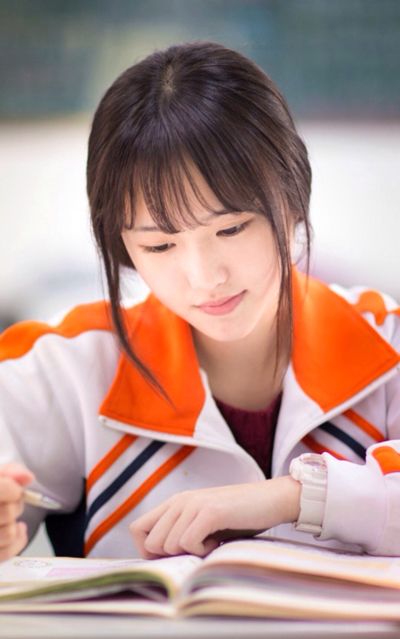 齐刘海怎么扎头发好看