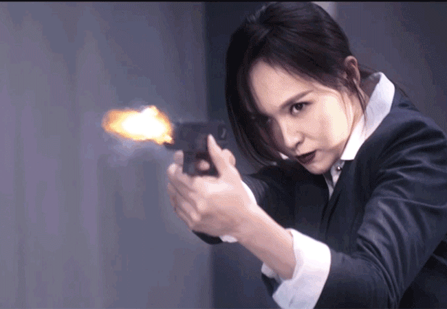 在《欧洲攻略》中,唐嫣扮演的女特工,真是又美又飒,枪战片段和手脚