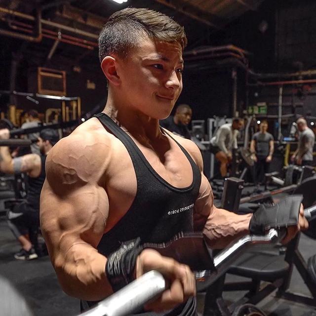 他12岁开始健身,17岁已变成肌肉男,过早的训练会影响身高吗?